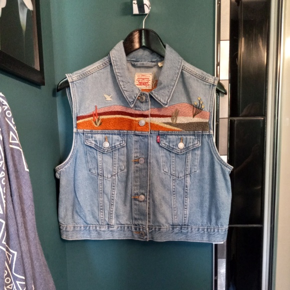 Levi's- Embroidered Desert Utopia Trucker Vest- Women's- SZ XL - Picture 2 of 7